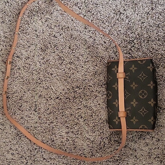 Louis Vuitton pochette Florentine - Picture 15 of 16